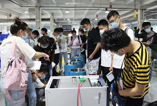 鄭州長城科工貿(mào)生產(chǎn)車間參觀