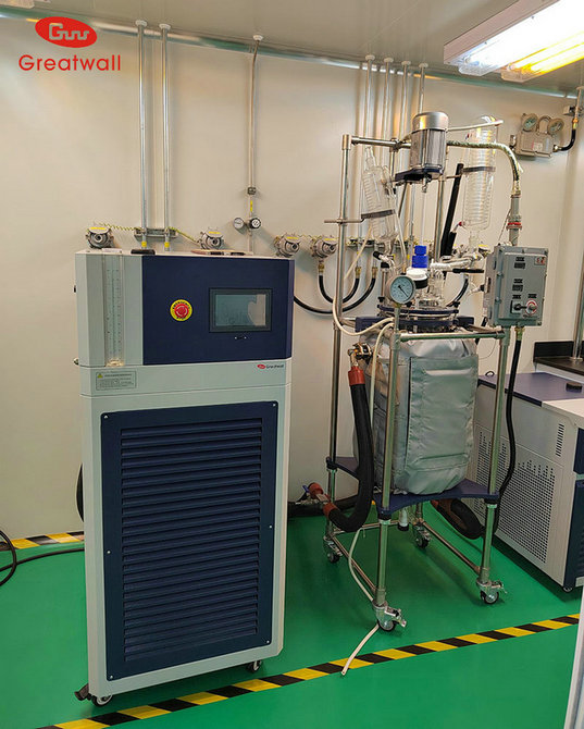 高低溫一體機(jī)內(nèi)有空氣怎么處理？